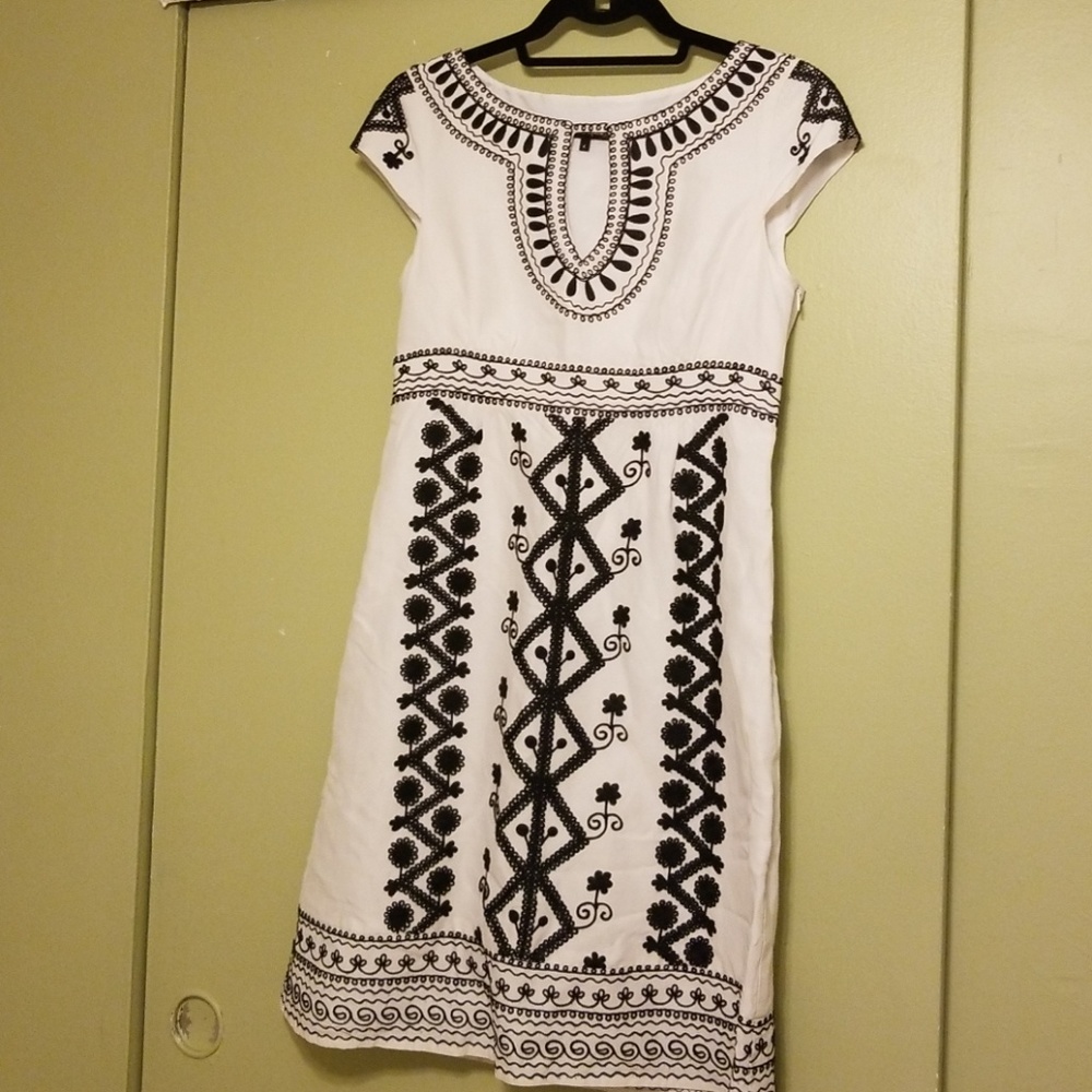Nanette Lepore white with black embroidery sz 4